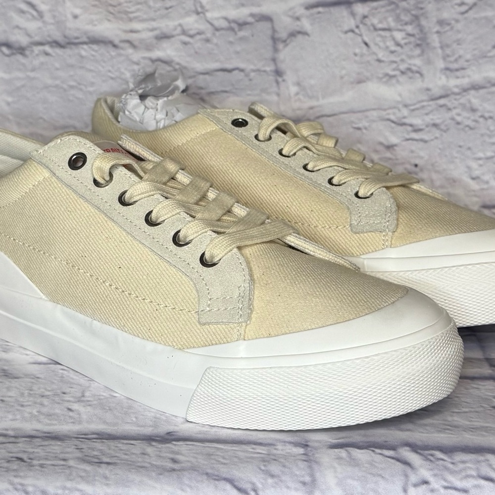 Levi's Men's Beige Canvas Sneakers